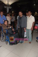 Himesh Reshamiya spotted at Airport in International Airport, Mumbai on 3rd Jan 2011 (7).JPG